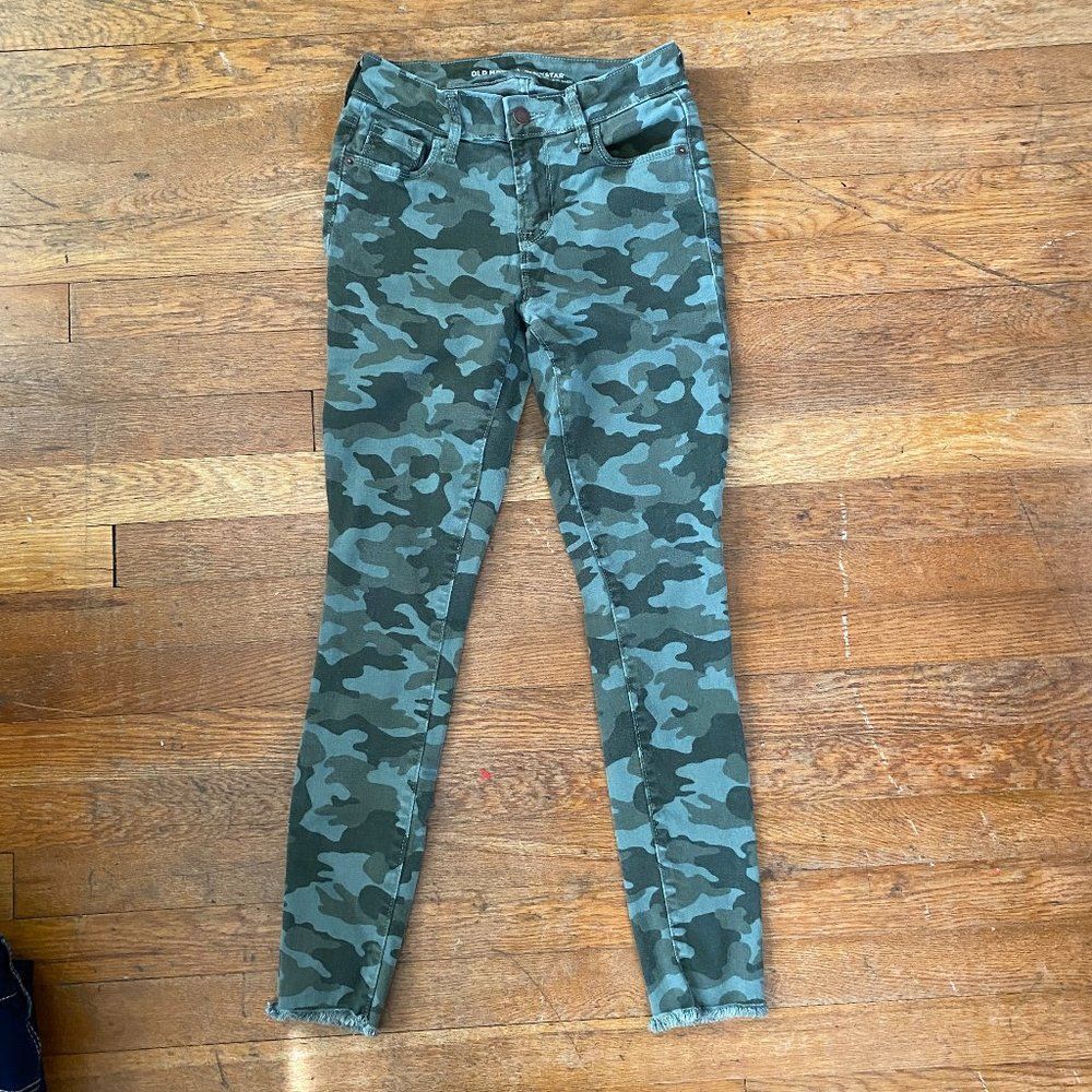 Old Navy Rockstar Mid Rise Raw Edge Camo Womens Jeans Size 0